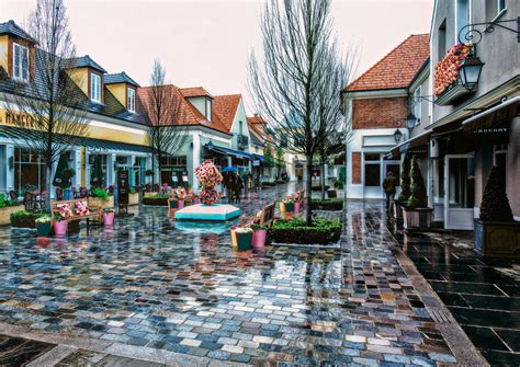 la vallee village outlets